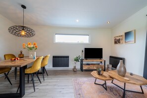 Dining - Holiday Home in Molenschot near Nature Reserves (Molenschot)