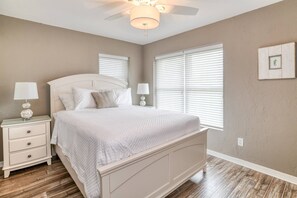 3 habitaciones, escritorio, tabla de planchar con plancha y wifi gratis