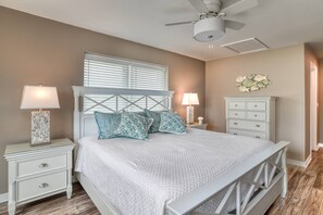 3 bedrooms, desk, iron/ironing board, free WiFi