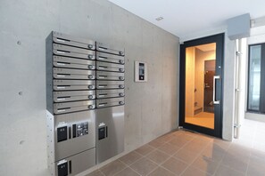 Interior - Fuente Nishi Sugamo by Tranova (Tokyo)