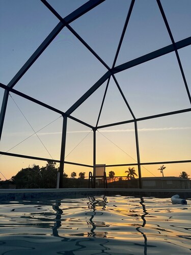 The Blooming Sanctuary - 3br with pool and EV-Charger