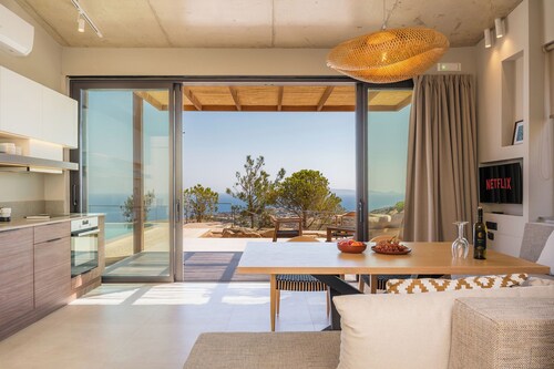 Lavish Escape with Breathtaking Sea Views Close to Vibrant Heraklion