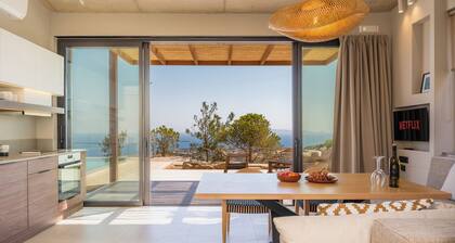 Lavish Escape with Breathtaking Sea Views Close to Vibrant Heraklion