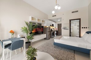 1 dormitori, caixa forta a l'habitació i planxa i posts de planxar