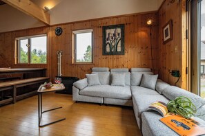 Flat-screen TV - RONIN LODGE (Furano)