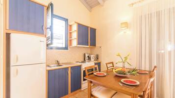 Fridge, oven, stovetop, coffee/tea maker