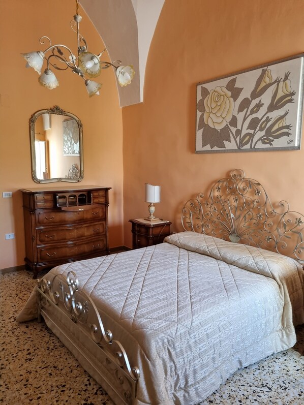 1 bedroom, iron/ironing board, bed sheets