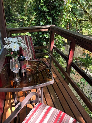 ‘Volcano Country’ Creek side Cottage in Doty