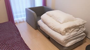 B (3-person Accomodation), Non Smoking | 1 bedroom, desk, free WiFi