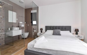 3 slaapkamers, een kluis op de kamer, reisbedje, gratis wifi