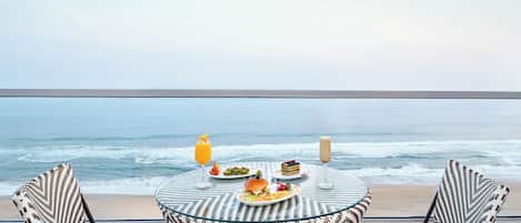 Safe på rommet, skrivebord, blendingsgardiner og wi-fi (inkludert)