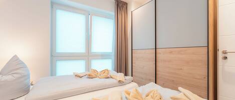 3 bedrooms, iron/ironing board, travel crib, free WiFi