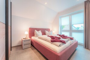 3 slaapkamers, een strijkplank/strijkijzer, reisbedje, gratis wifi