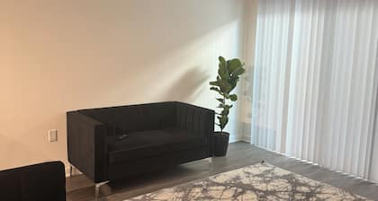 Charming entire unit in delightful West Hollywood with AC, WiFi +++