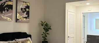 Charming entire unit in delightful West Hollywood with AC, WiFi +++