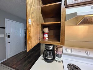 冷蔵庫、電子レンジ、コンロ、食器洗い機