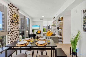 Dining - Beautiful Apartment with gym and amazing Pool (Miami)