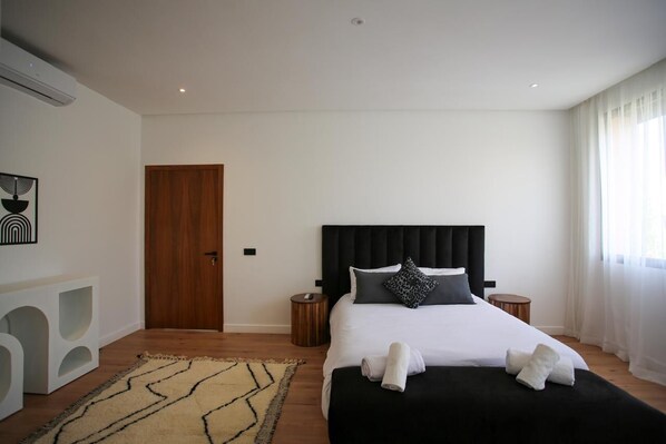 4 bedrooms, WiFi, bed sheets