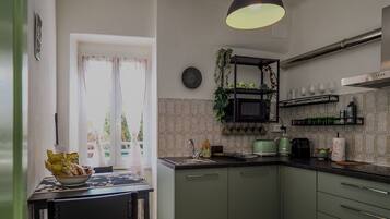 Kühlschrank, Mikrowelle, Geschirrspüler