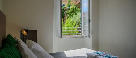 2 bedrooms, desk, free WiFi, bed sheets