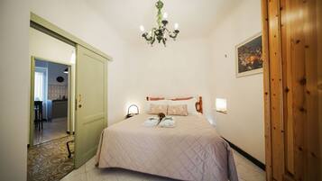 2 bedrooms, desk, free WiFi, bed sheets