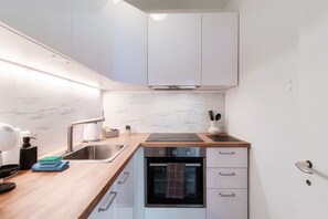 Fridge, microwave, oven, coffee/tea maker - App. with balcony and lake view (Castagnola 501) (Lugano)