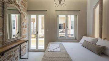 Phòng Suite Deluxe, 2 phòng ngủ, bếp | Két bảo mật tại phòng, khu vực làm việc phù hợp cho laptop