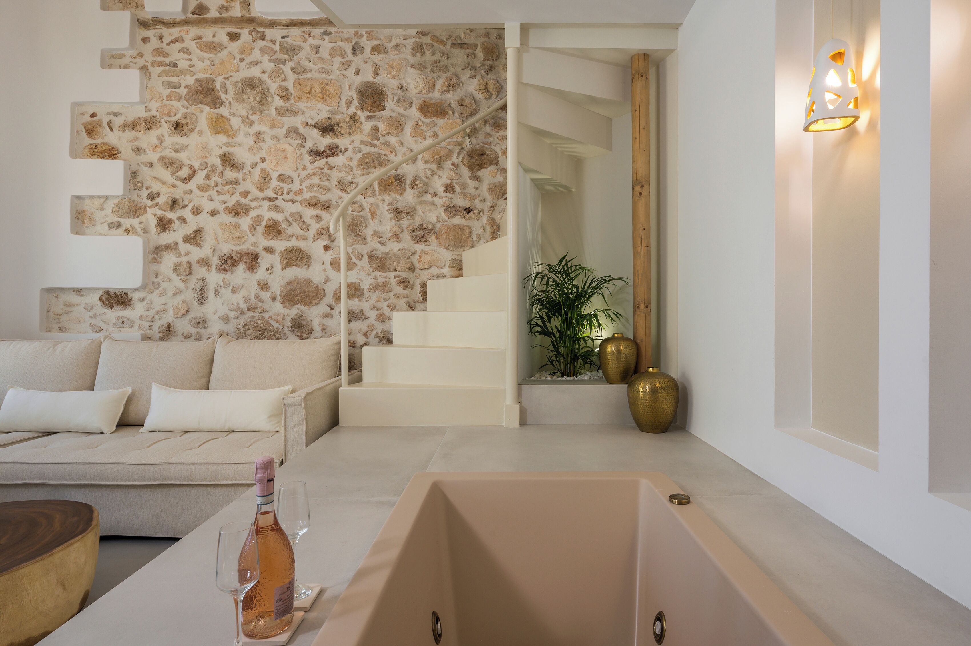 Suite estudio Deluxe, vista a la ciudad | Tina de hidromasaje privada