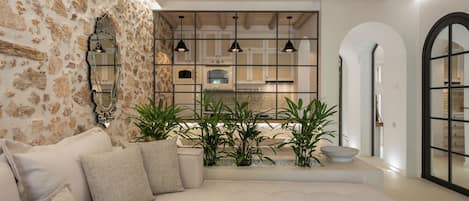 Deluxe Suite, 2 Bedrooms, Kitchen | Living area