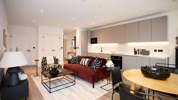 ์ํํธ (2 Bedrooms) | ์ ์ฉ ์ฃผ๋ฐฉ | ๋์ฅ๊ณ , ์ ์๋ ์ธ์ง, ์ค๋ธ, ์๊ธฐ ์ธ์ฒ๊ธฐ