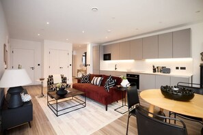 Íbúð (2 Bedrooms) | Einkaeldhús | Ísskápur, örbylgjuofn, bakarofn, uppþvottavél