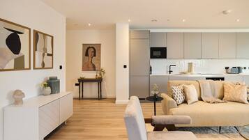 ์ํํธ (2 Bedrooms) | ์ ์ฉ ์ฃผ๋ฐฉ | ๋์ฅ๊ณ , ์ ์๋ ์ธ์ง, ์ค๋ธ, ์๊ธฐ ์ธ์ฒ๊ธฐ
