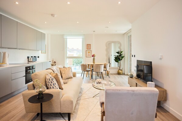Apartment (2 Bedrooms) | Living area - The Tottenham Escape - Lovely 2bdr Flat With Balcony (London)
