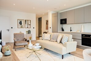 Apartment (2 Bedrooms) | Living area - The Tottenham Escape - Lovely 2bdr Flat With Balcony (London)