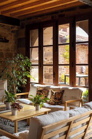 Interior - La casona de las meninas (Cartes)