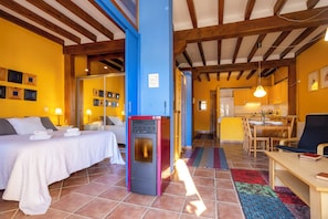 Blackout curtains, free WiFi - La casona de las meninas (Cartes)