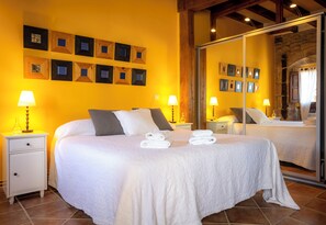 Deluxe Apartment, Balcony, Hill View | Blackout drapes, free WiFi - La casona de las meninas (Cartes)