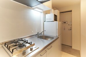 A, Non Smoking | Private kitchen | Fridge, microwave, stovetop, electric kettle - Sky Up Oshiage by Tranova (Tokyo)