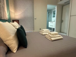 2 bedrooms, iron/ironing board, WiFi, bed sheets - PINK Apartment Marina Botafoch Ibiza (Eivissa)