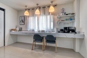 House, Garden View | Private kitchen | Full-size fridge, microwave, oven, stovetop