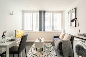 Interior - Bright Spacious 1 Bed Central Preston Apartment (Preston)