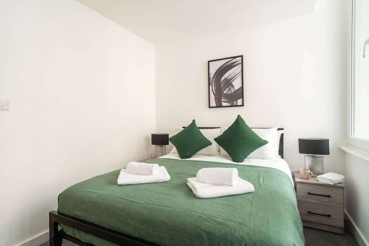 1 bedroom, desk, iron/ironing board, WiFi