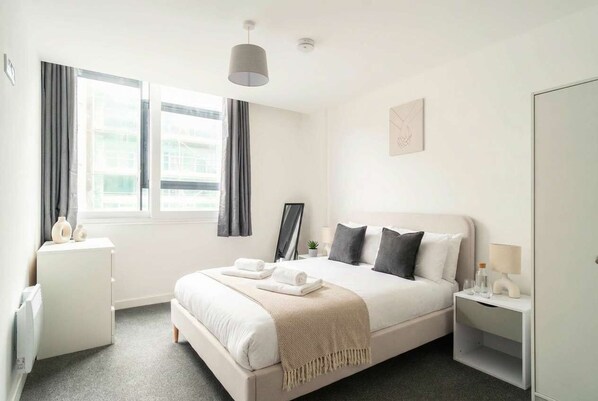 1 bedroom, desk, iron/ironing board, WiFi