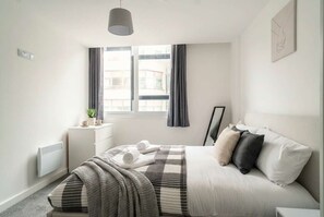 1 chambre, bureau, fer et planche à repasser, Wi-Fi