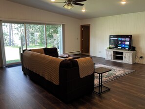 Smart TV - 🔥 2 Bath · Lake Wissota Lakefront · Sunsets · Family & Work Stays · Fire Pit (Chippewa Falls)