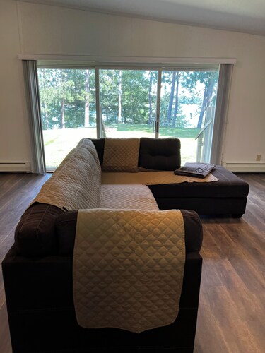 🔥 🔥 Lake Wissota Lakefront · 3 Queens + Twin · Fire Pit · 2 Docks Sunset Views
