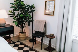 1 bedroom, iron/ironing board, travel cot, free WiFi - Chic 1BR Home Base by MHM Luxury Properties (Athens)