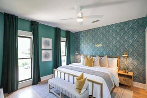 4 bedrooms, iron/ironing board, travel crib, WiFi - Walkable Group Nash Retreat (Nashville)