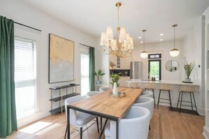 Dining - Walkable Group Nash Retreat (Nashville)