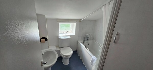 Standard Cottage | Bathroom - Plas Bellin Cottages (Mold)